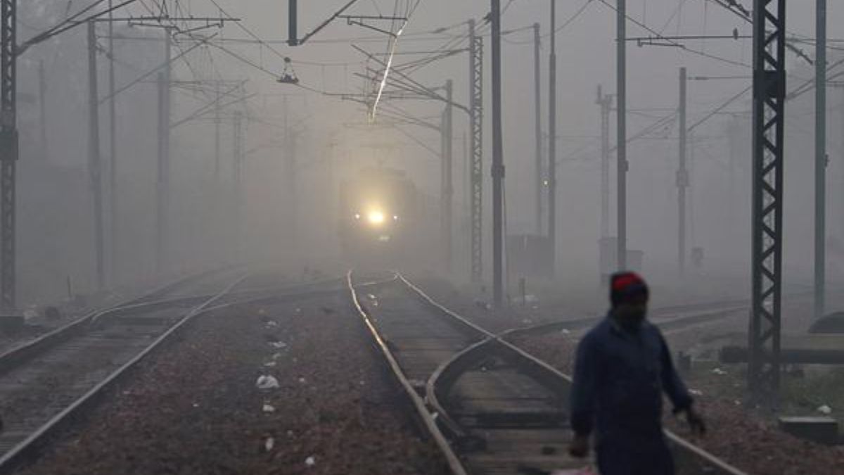 According to weather data, visibility at Palam dropped to just 100 meters during dense fog conditions, with westerly winds blowing at 6 kmph as of 6:30 am. (PTI) According to weather data, visibility at Palam dropped to just 100 meters during dense fog conditions, with westerly winds blowing at 6 kmph as of 6:30 am. (PTI)
