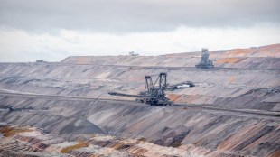 India's coal import rose by two per cent to 182.02 million tonnes (MT) in the April-November period of the current fiscal year. (Image Source: Freepik)