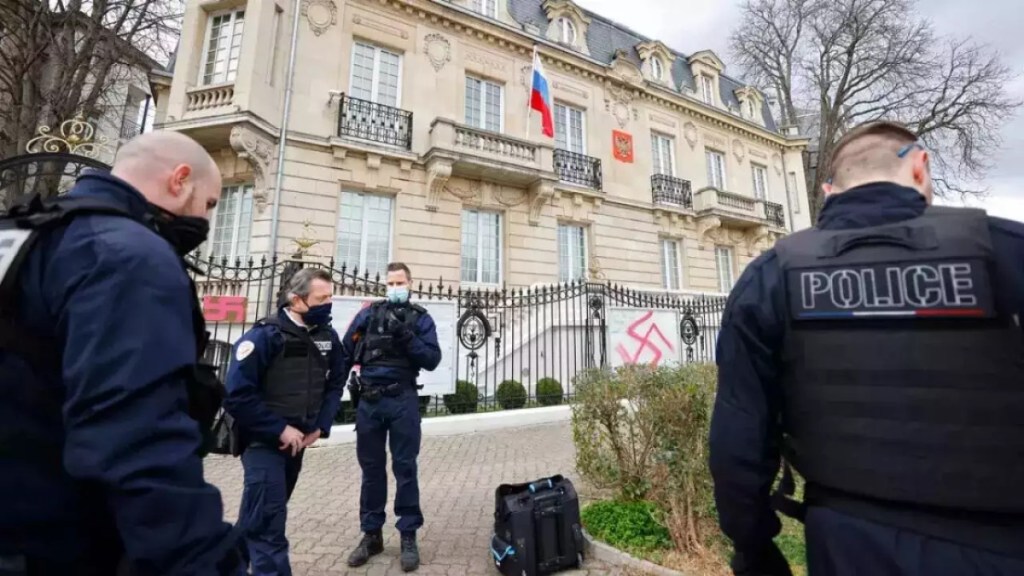 Blast outside Russia consulate in France's Marseille. (Image Source: AP)