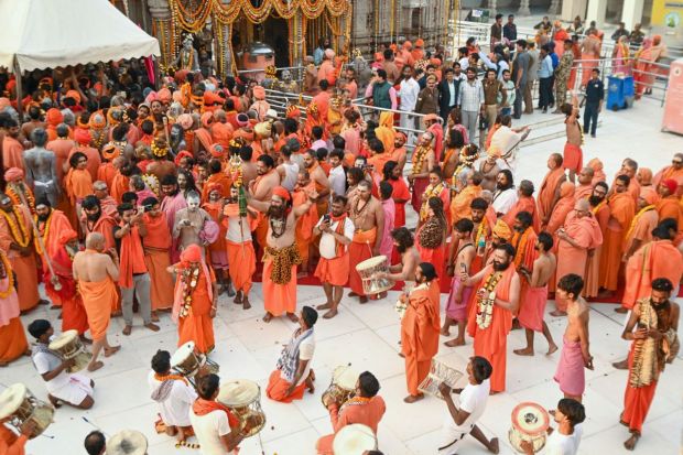  Sadhus from various Akhara arive at the Kashi Vishwanath temple to offer prayers. (Image: X)