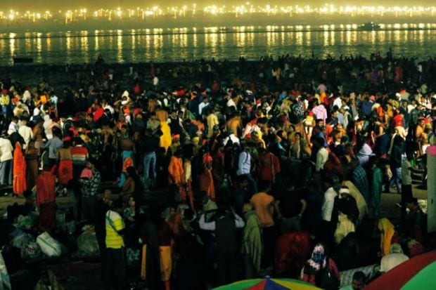 Started as early as 6am, devotees thronged the ghats of Ganga to take a the sacred dip of faith. (Image: PTI)