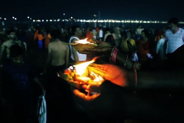 Performing the ritual of 'jyot' or 'agni' is considered sacred after taking a dip in the holy ganges/ (Image: PTI)