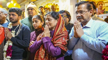 Delhi Exit Polls Time: AAP national convener Arvind Kejriwal with wife Sunita Kejriwal offers prayers at Hanuman temple, at Connaught Place in New Delhi. (@ArvindKejriwal/X)