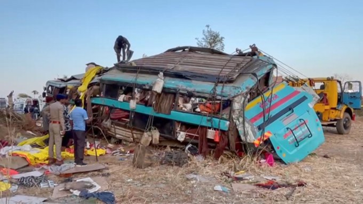 17 grievously injured have been rushed to a civil hospital at Ahwa. (Photo: @airnewsalerts/X) 17 grievously injured have been rushed to a civil hospital at Ahwa. (Photo: @airnewsalerts/X)