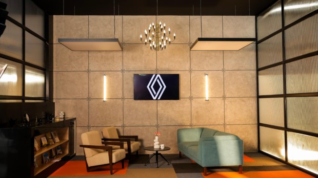 Renault new'R showroom