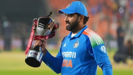 Rohit Sharma with IND vs ENG trophy