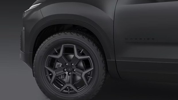 Tata Safari Stealth alloy