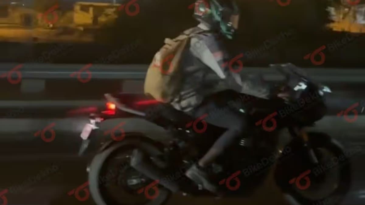 Triumph Thruxton 400