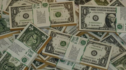 Are FIIs favouring China over India?