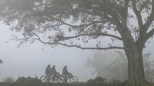 Weather Today: Delhi wakes up to light rain, but poor air quality persists across NCR; visibility improves
