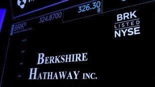 Berkshire Hathaway, Warren Buffett, operating profit, US Treasury bills, insurance businesses, foreign currency changes