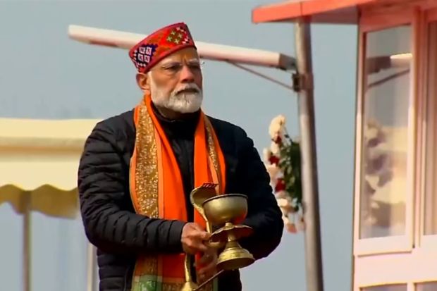 In a black jacket and a Himachali woolen cap, PM Modi performing aarti at the confluence of Rivers Ganga, Yamuna and Saraswati. (Image source: ANI)