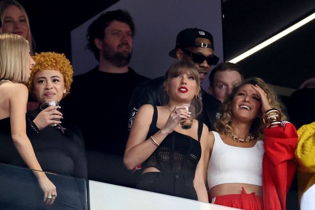  During promotions of her film, Blake Lively made an appearance with Taylor Swift in the Super Bowl LVIII. Creating a fashion moment with her exquisite selection of jewellery, she made headlines with her close friend, Taylor Swift. (Image source: X)