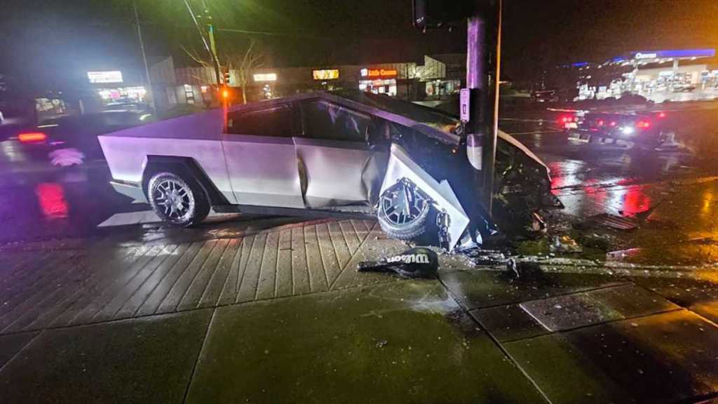 tesla cybertruck crash