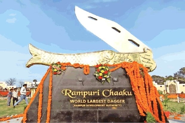 A massive 6.10-meter-long foldable Rampuri chaaku