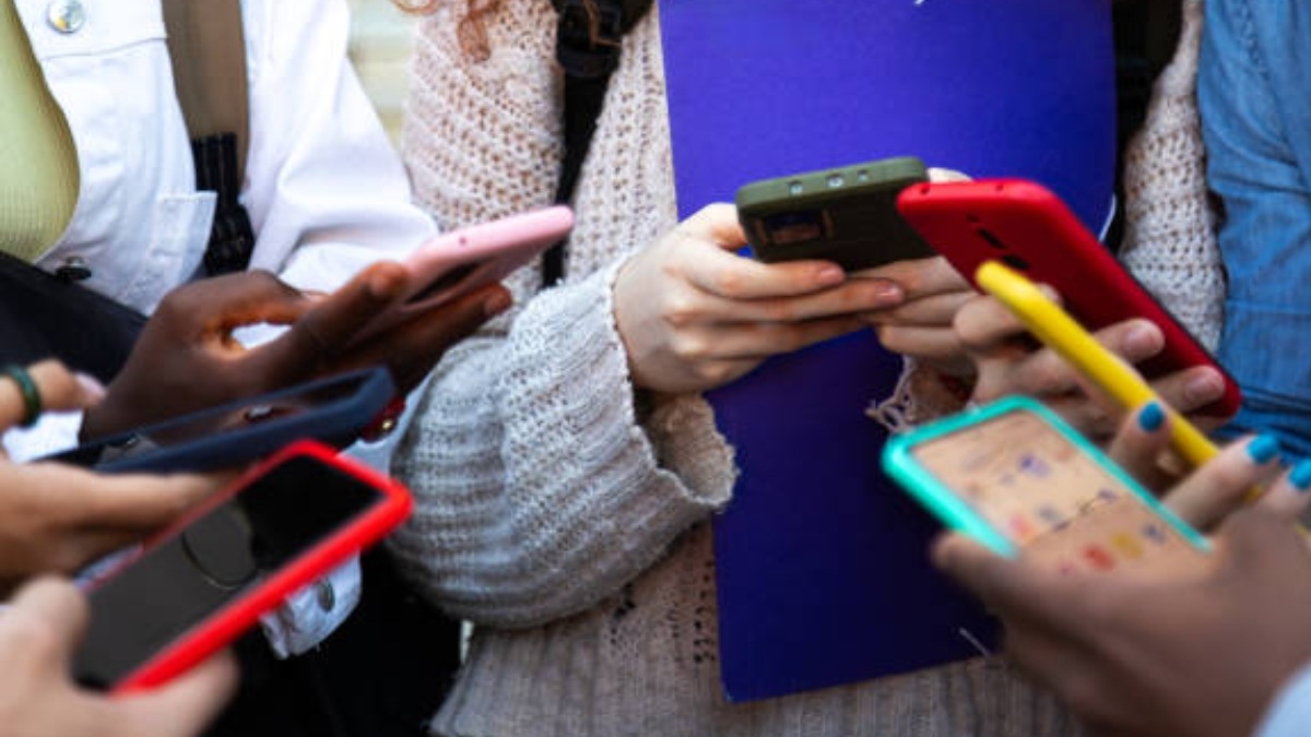 A generational shift in mindfulness: Decoding genZ’s digital reliance