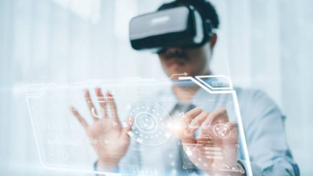 What are AR and VR? How they are helping retail banking