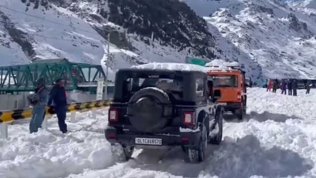 gurkha towing thar