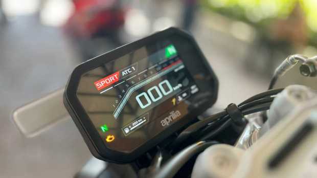 aprilia tuono 457