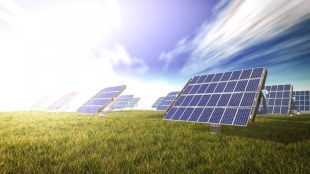 Despite growth in solar capacity, domestic plants often fall short of their target. (Image Source: Freepik)