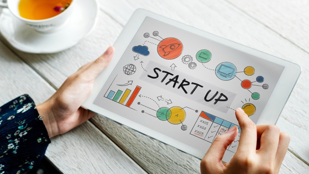 Cold email at 11 PM, reply in 8 min! Why access to startup investors isn’t the hardest part - not asking is
