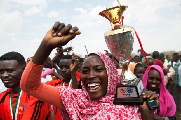 Celebration at the closing ceremony of a football match in Zam Zam Camp in El Fasher, North Darfur. It was organised by the African Union and the United Nations Mission in Darfur (UNAMID). (Image: UN Photo)