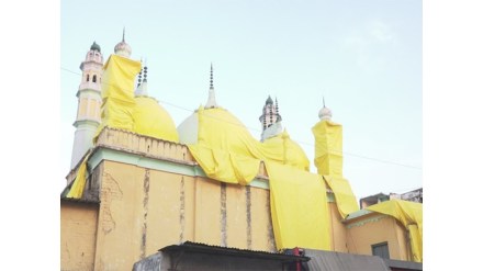 Mosques covered with tarpaulins ahead of 'Laat Saheb' Holi celebration in Shahjahanpur. (Image Source: ANI)