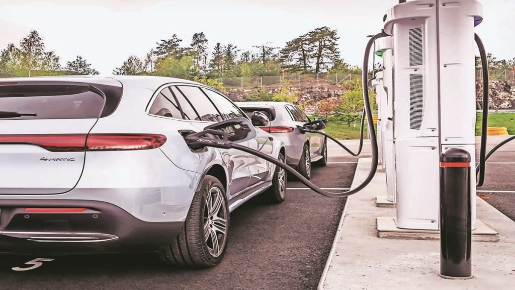 EV, highway, Mercedes-Benz, electric vehicle, auto news, cars