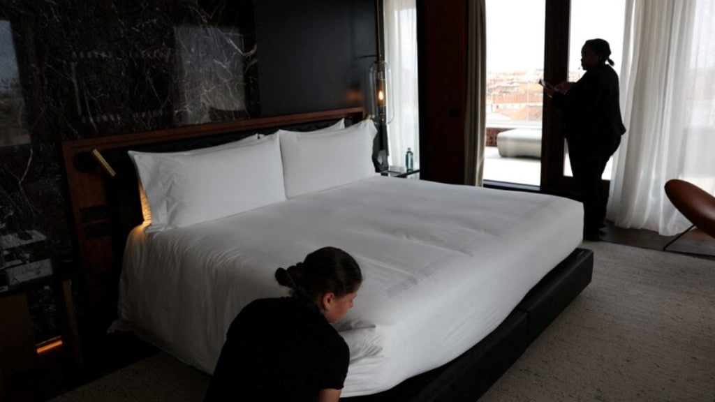 hotel restaurants GST