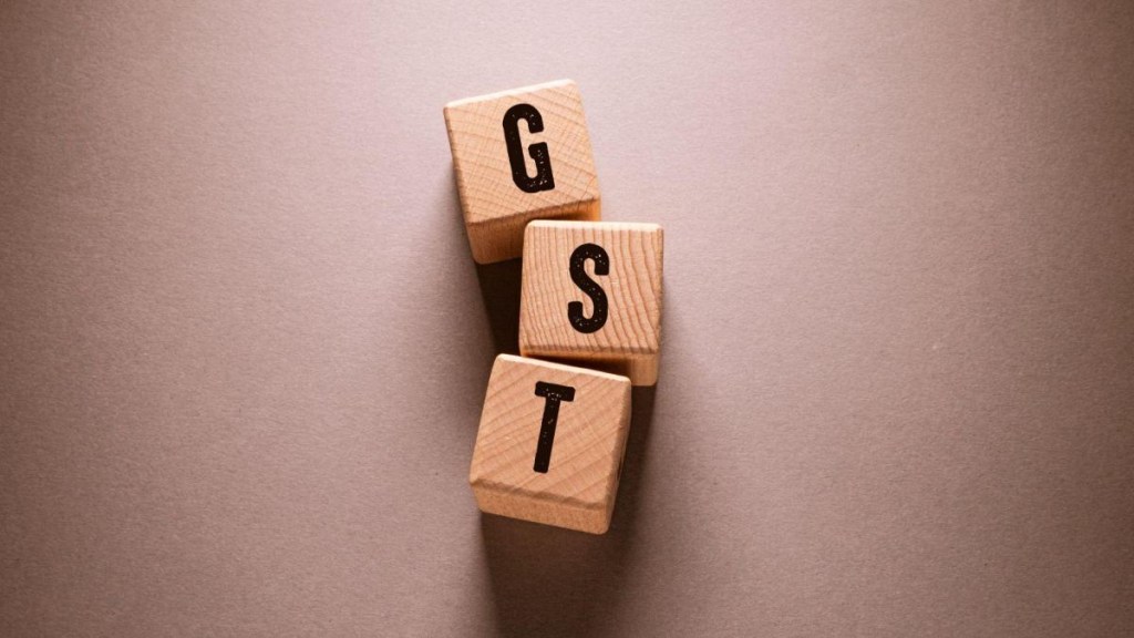 FHRAI urges to separate GST on F&B from room tariffs. (Image Source: Freepik)