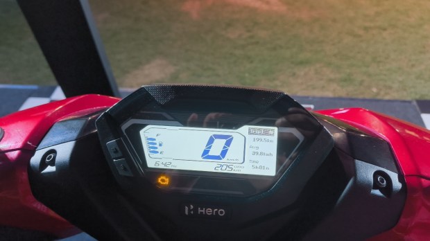Hero Xoom 125 intrument panel