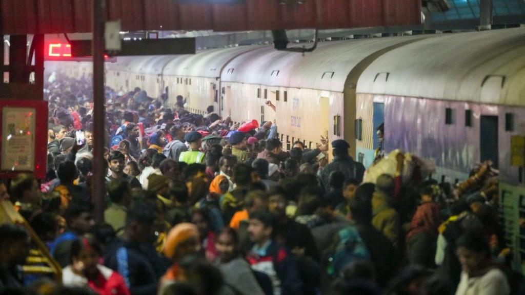 crowd control measures, railway ministry, Maha Kumbh, overcrowding, New Delhi Railway Station, indian railways, infrastructure
