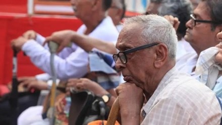 Pensionable age cut for central govt employees? Here's what govt just revealed!