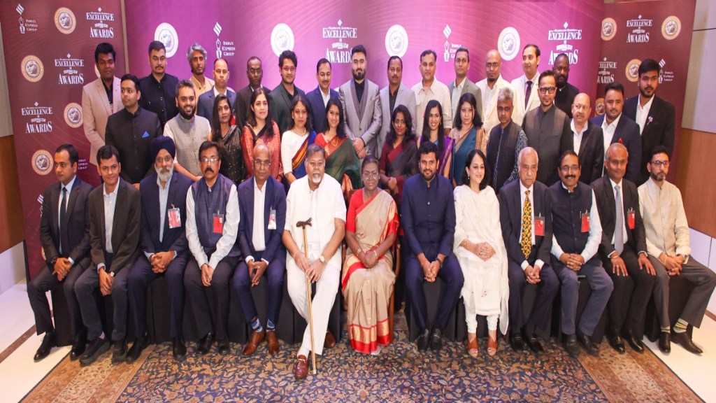 Winner of Ramnath Goenka Awards 2023, with the President of India Draupadi Murmu, at New Delhi on Wednesday, March 19, 2025. EXPRESS PHOTO BY PRAVEEN KHANNA Winner of Ramnath Goenka Awards 2023, with the President of India Draupadi Murmu, at New Delhi on Wednesday, March 19, 2025. EXPRESS PHOTO BY PRAVEEN KHANNA