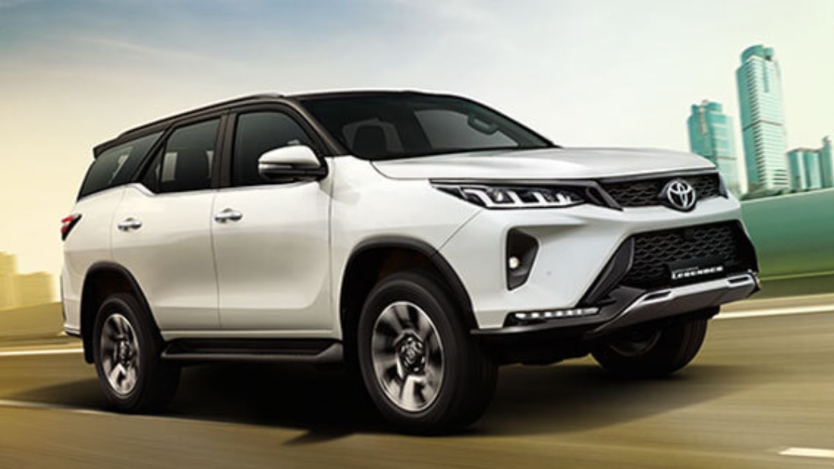 Toyota Fortuner Legender (1)