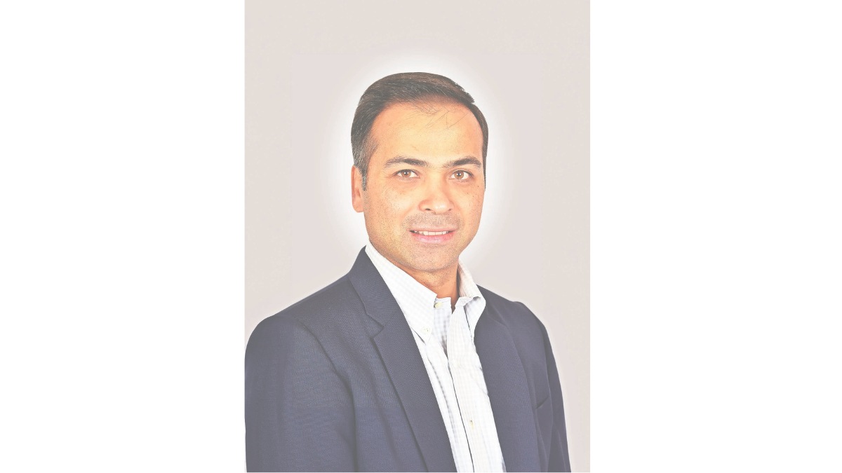 In a unique twist, just as the van transporting the nervous passenger and scores of her relatives and well-wishers to the airport breaks down, British Airways makes its presence felt when a bus transporting its crew, stops and drops everyone to the airport.