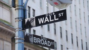 US stock markets fall today, March 11