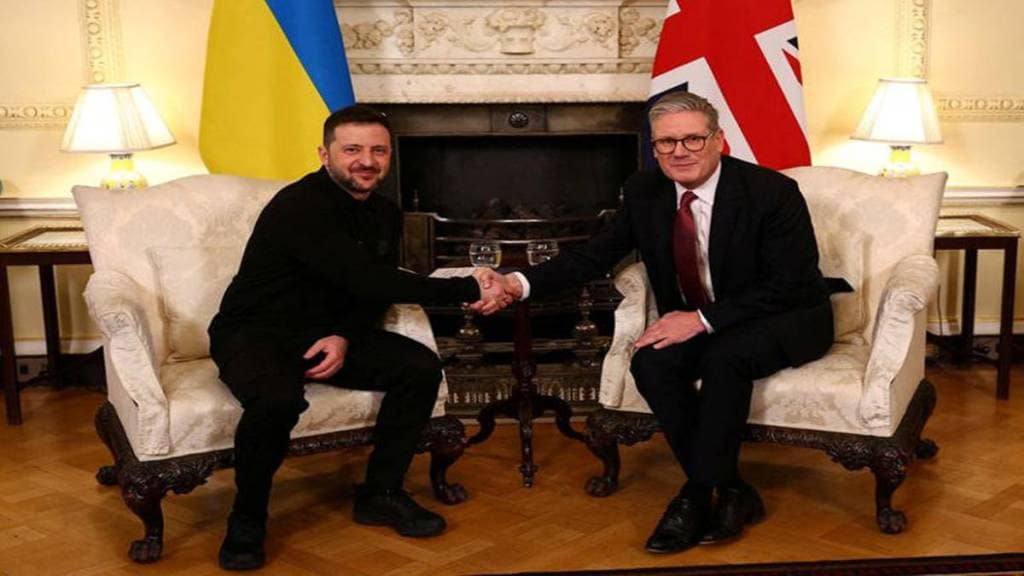 Volodymyr Zelenskiy with Keir Starmer at London, March 1, 2025. (Photo source: Reuters)