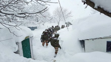 Rescue operation underway after BRO workers got trapped under an avalanche, in Chamoli district of Uttarakhand, Friday, Feb. 28, 2025. (PTI photo)