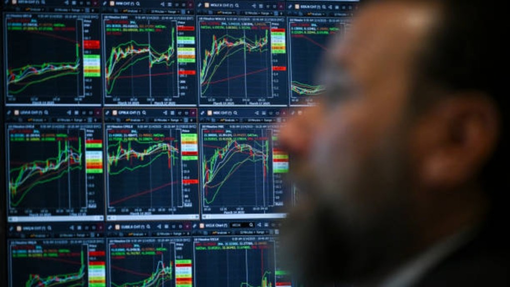 US stocks slide as Fed convenes; euro gains as Germany passes debt reform