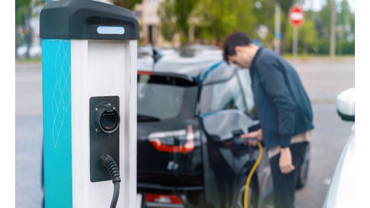 The Electric Vehicle (EV) revolution in India has gained momentum in the past few years. (Image Source: Freepik)