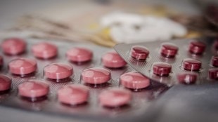 CDSCO flags 103 popular drugs like Azithromycin & Paracetamol for Quality issues; Fake batch of BP medication found