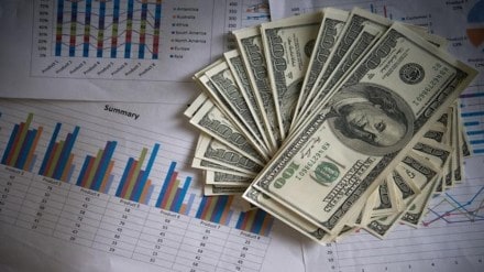 5 Equity Mutual Funds With High Cash Holdings. (Image Source: Freepik)