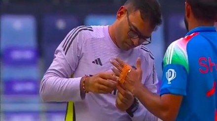 Mohammed Shami’s hand bleeds after dropping Rachin Ravindra's catch again, third miss in 2 matches Mohammed Shami’s hand bleeds after dropping Rachin Ravindra's catch again, third miss in 2 matches