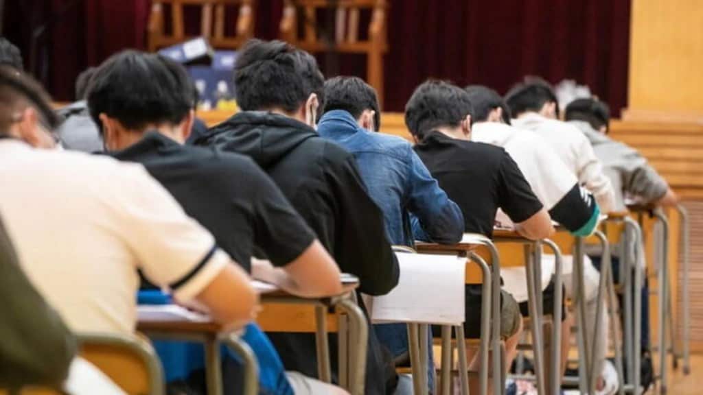 Bihar Board Matric 2025 Toppers List, Result Analysis: students can check their results on official website or via SMS for offline access. (Image Source: Reuters)
