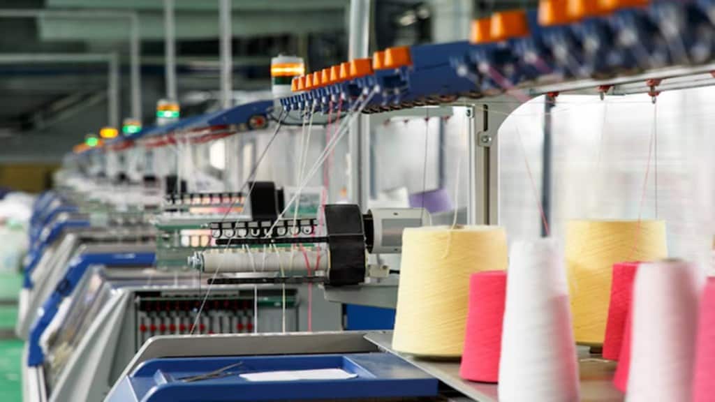 India primarily imports fiber products from the US, with cotton making up 50.6% of the total. (Freepik)