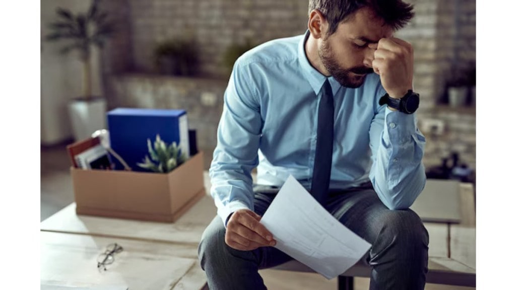 US companies announce layoffs to cut costs. (Image Source: Freepik)