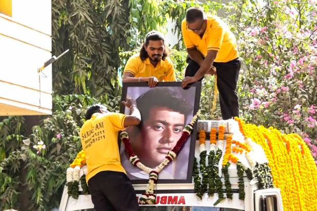 With his body wrapped in the Indian tricolour, the actor left to his eternal home as family, friends and fans came to catch a glimpse one last time. Covering the ambulance in flowers, he was taking to his final resting place in Juhu. (Image: PTI)
