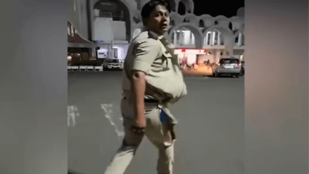 Bhopal: Railway cop beaten, uniform torn for stopping public drinking at station