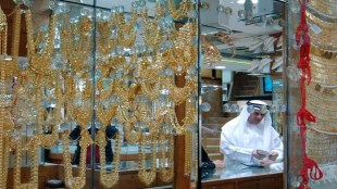 gold buying Dubai, Dubai vs India Gold Price, how much gold is allowed from Dubai, customs duty, import duty